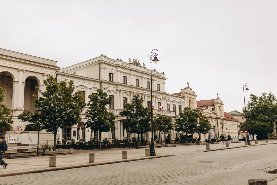 Innenstadtstraße einer europäischen Hauptstadt als Ziel eines Auslandsumzugs